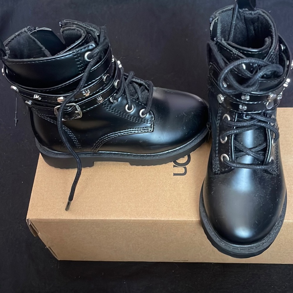 Zip combat girls boot